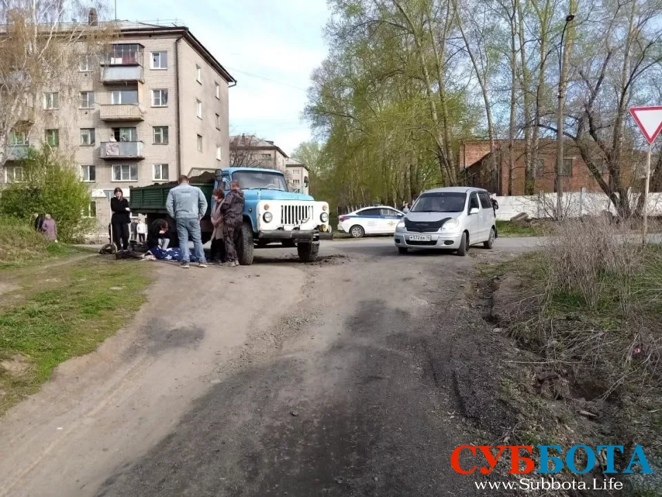 Под Новосибирском 15-летний подросток на мотоцикле разбился в ДТП с грузовиком